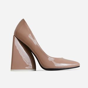 POINTED TOE STATEMENT BLOCK HEEL IN NUDE